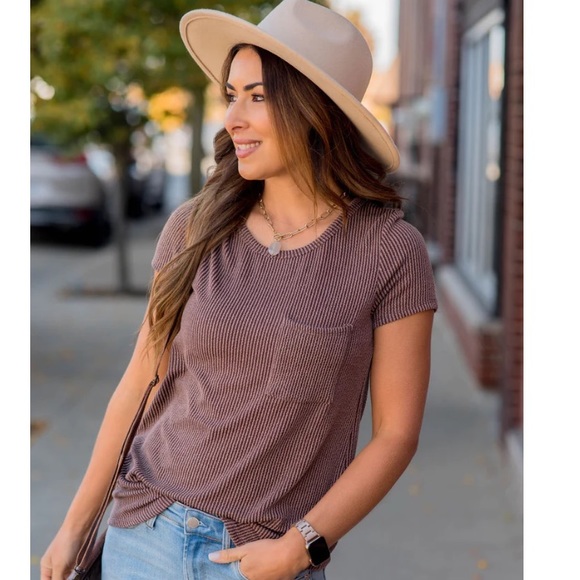 NWT Betsy’s Boutique Shop Large Ribbed Pocket Tee in Mocha - Picture 1 of 5